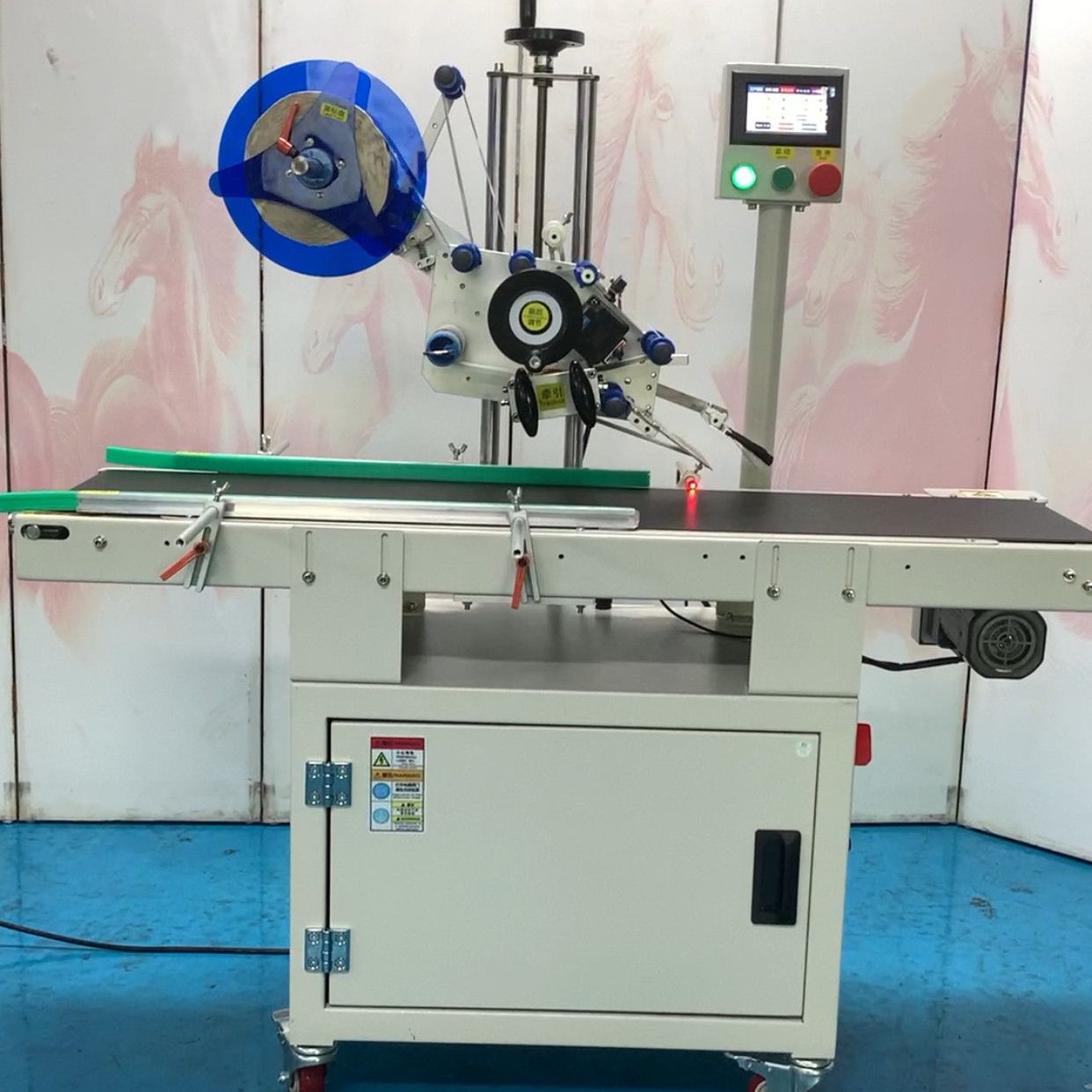 Automatic labeling machine for hang tags, color boxes, paper cards, plastic boxes, self-adhesive labeling line, flat desktop labeler