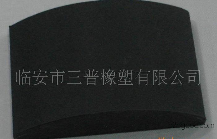 Manufacturers are selling agricultural rubber products at high prices.