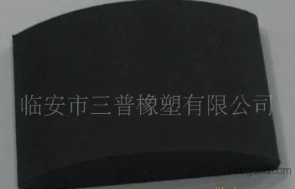 Manufacturers are selling agricultural rubber products at high prices.