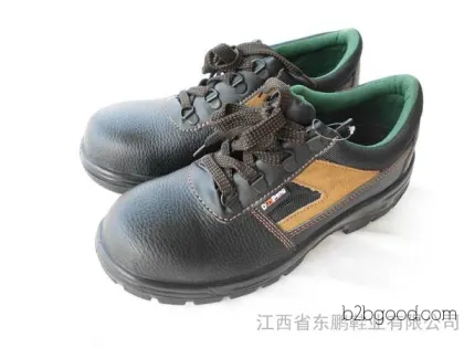 The manufacturer supplies Dongpeng safety shoes DP706, protective shoes that are resistant to oil, acids, alkalis, and impact. These shoes are suitable for electricians, metallurgists, miners, constru