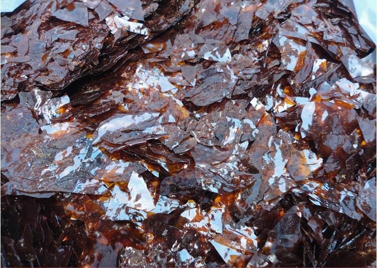 The manufacturer supplies a large quantity of shellac, shellac sheets, and shellac.