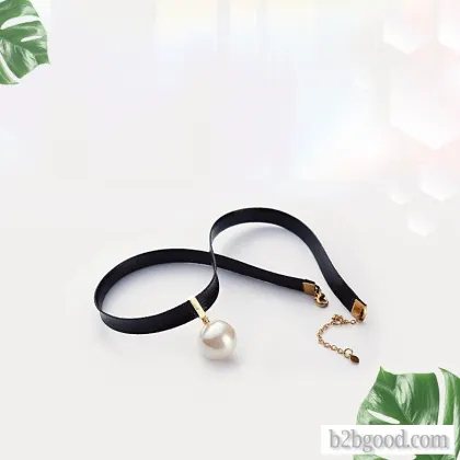 Gravity series round pearl leather rope choker