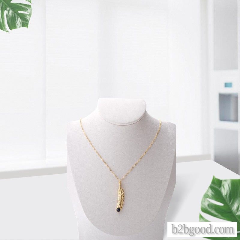 Romeo feather Necklace