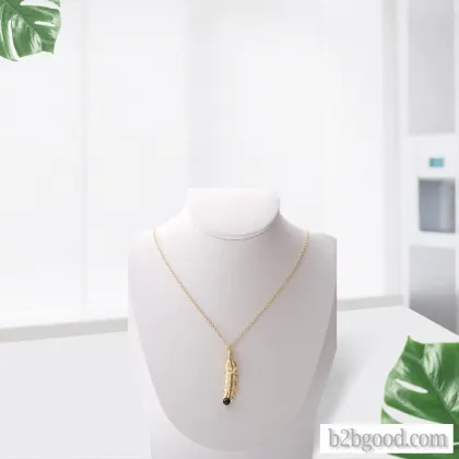 Romeo feather Necklace