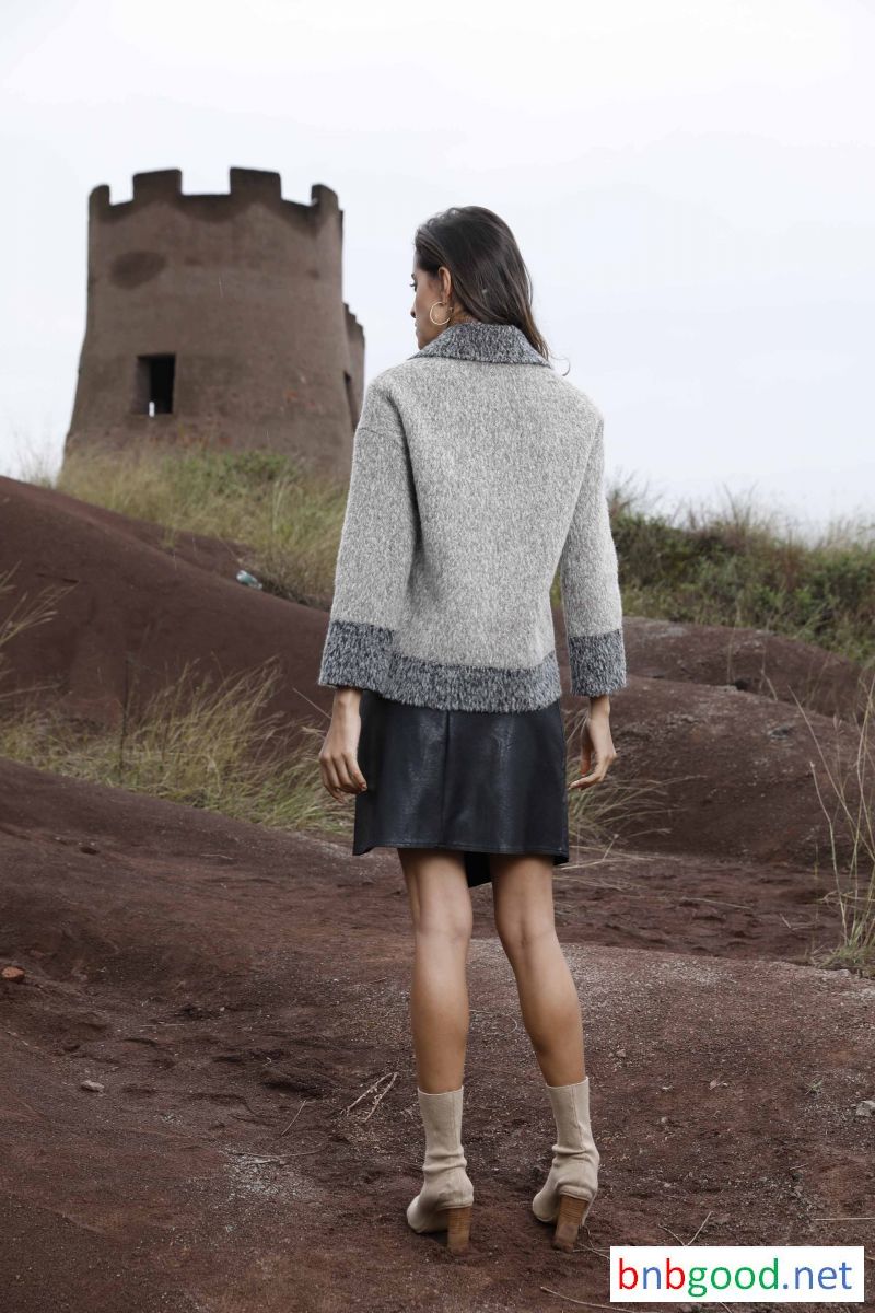 Snowflake gray short paragraph blouse