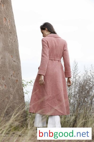Black buckled waist pink lady's overcoat