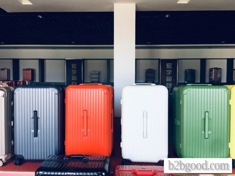 30 < < Знаменитость, известная как < < универсальная вместимость > > , в новом женском парольном галстуке > >