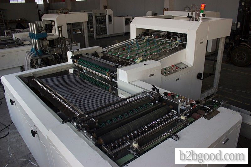 Fully automatic poker cutting machine