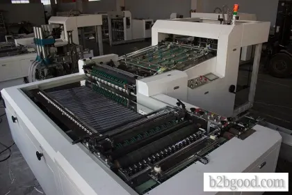 Fully automatic poker cutting machine