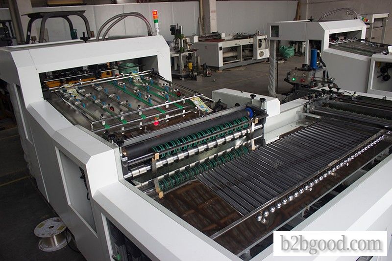 Fully automatic poker cutting machine
