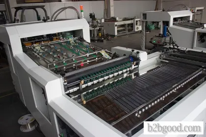 Fully automatic poker cutting machine
