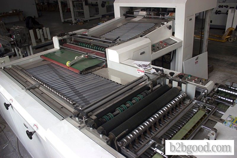 Fully automatic poker cutting machine