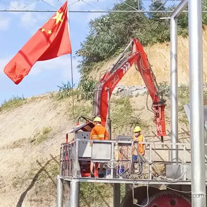 固定式岩石破碎机吊杆
