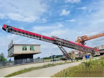 Crawler-Mounted Mobile Ship Loader