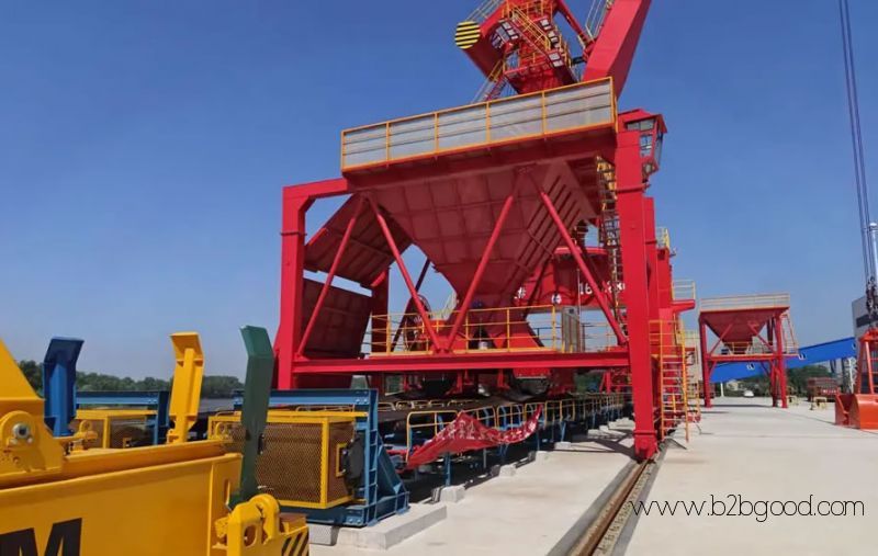 Rail-Mounted Traction Hopper